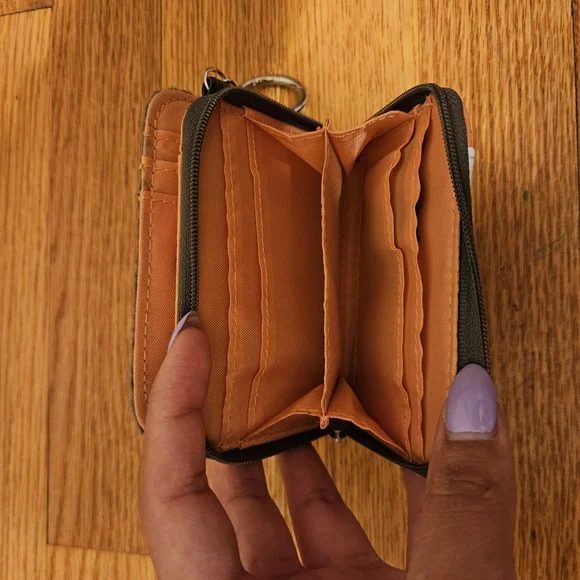 STAR WARS PORG BUNDLE: Wallet Popsocket, & Keychain - Picture 5 of 10